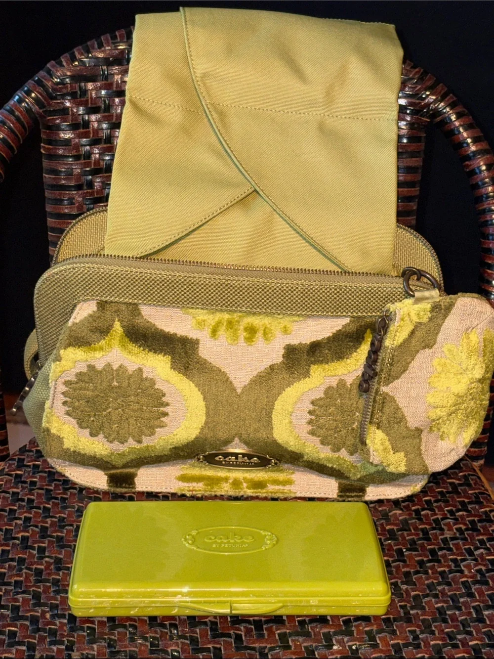 Petunia Pickle Bottom Olive Green Textured Baby Bag including Accessories NWOT